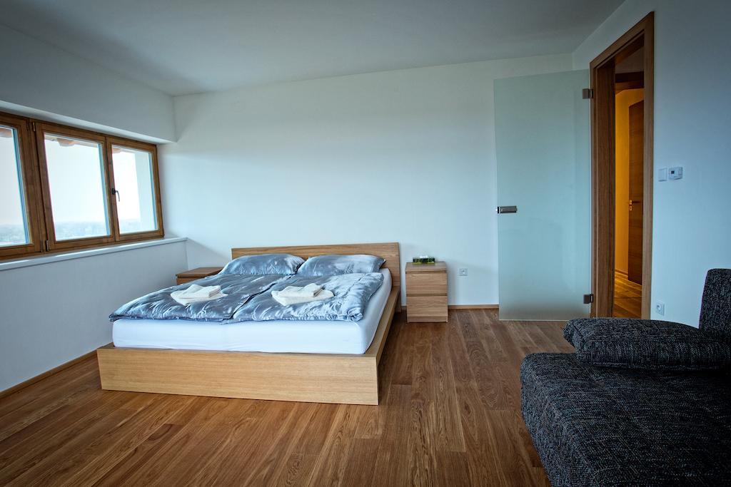 Vinarsky Penzion Strachotice Ruang foto